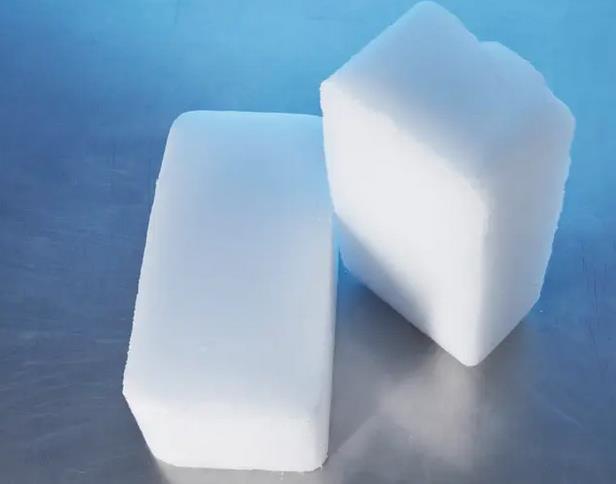 重庆干冰配送冻结晶莹剔透冰块的关键